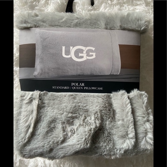 ugg queen pillow